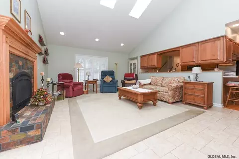 3231 E Lydius St, Schenectady, NY 12303 photo 14