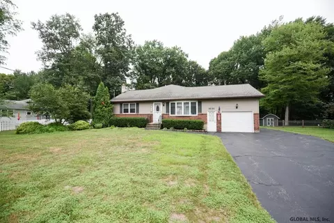 3231 E Lydius St, Schenectady, NY 12303 photo 1