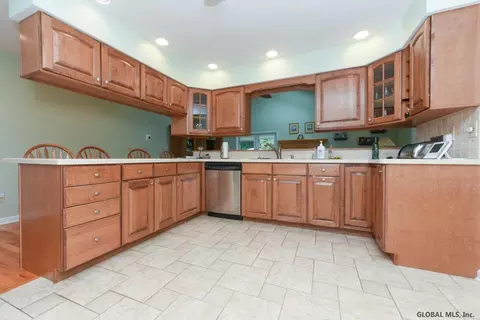 3231 E Lydius St, Schenectady, NY 12303 photo 10