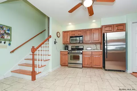 3231 E Lydius St, Schenectady, NY 12303 photo 11