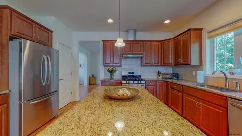 18 Mill Towne Dr, Waterford, NY 12188 photo 14