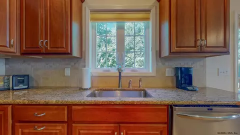 18 Mill Towne Dr, Waterford, NY 12188 photo 15