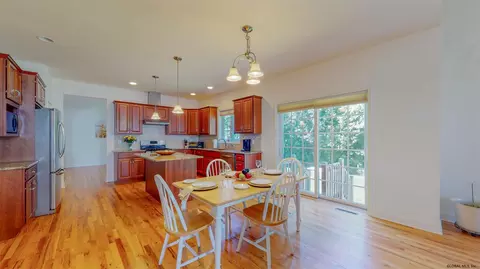 18 Mill Towne Dr, Waterford, NY 12188 photo 10