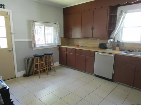 69 Jackson Ave, Schenectady, NY 12304 photo 3