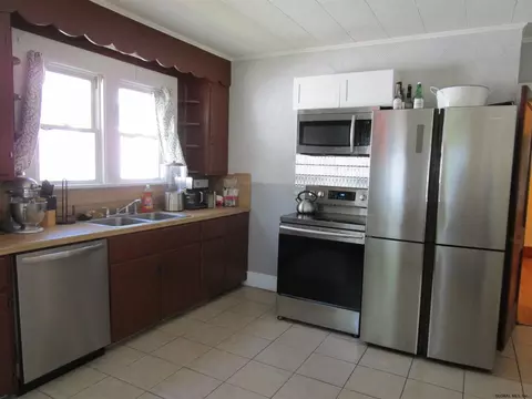 69 Jackson Ave, Schenectady, NY 12304 photo 2
