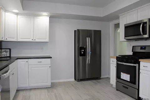 330 Stoodley Pl, Schenectady, NY 12303 photo 3