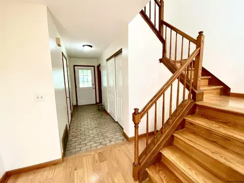 206 Walnut Ln, Slingerlands, NY 12159 photo 2