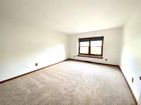 206 Walnut Ln, Slingerlands, NY 12159 photo 9