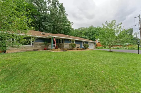 1 Woodcrest Dr # B, Glenville, NY 12302 photo 4