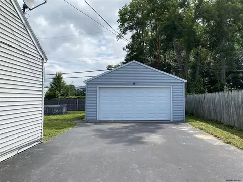1065 Roberta Rd, Schenectady, NY 12303 photo 24