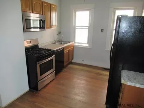 8 Princeton St, Schenectady, NY 12304 photo 14