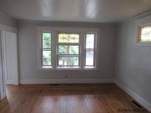 8 Princeton St, Schenectady, NY 12304 photo 5