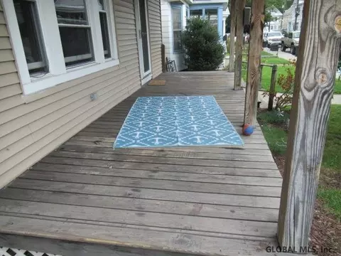 8 Princeton St, Schenectady, NY 12304 photo 3