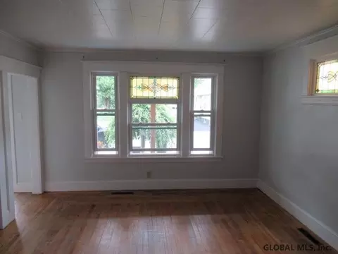 8 Princeton St, Schenectady, NY 12304 photo 6