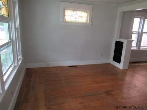 8 Princeton St, Schenectady, NY 12304 photo 4