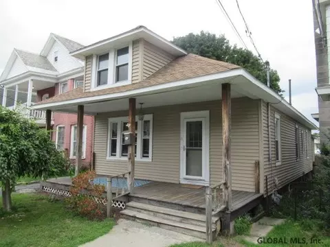 8 Princeton St, Schenectady, NY 12304 photo 1