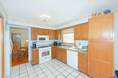 108 Peyton Rd, Schenectady, NY 12303 photo 10