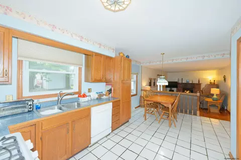 108 Peyton Rd, Schenectady, NY 12303 photo 9