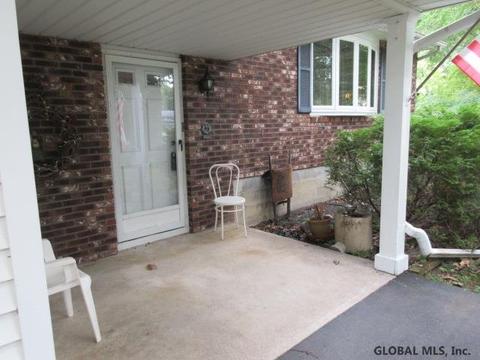 69 Paradowski Rd, Schenectady, NY 12302 photo 4