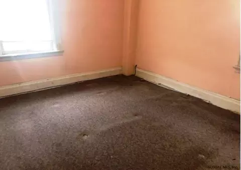 67 Robinson St, Schenectady, NY 12304 photo 7