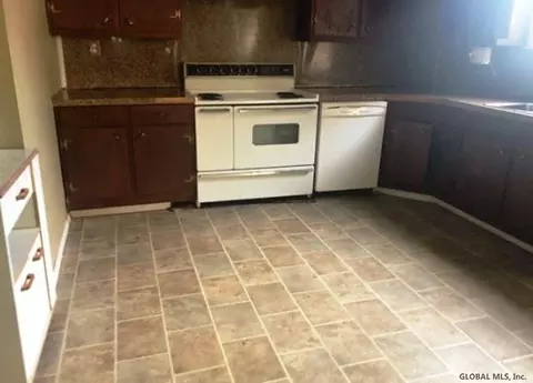 67 Robinson St, Schenectady, NY 12304 photo 3