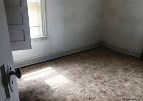 67 Robinson St, Schenectady, NY 12304 photo 6
