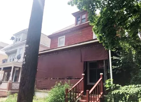 67 Robinson St, Schenectady, NY 12304 photo 1