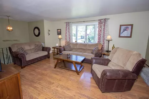 511 Chadwick Rd, Schenectady, NY 12304 photo 9