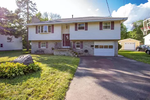 511 Chadwick Rd, Schenectady, NY 12304 photo 2