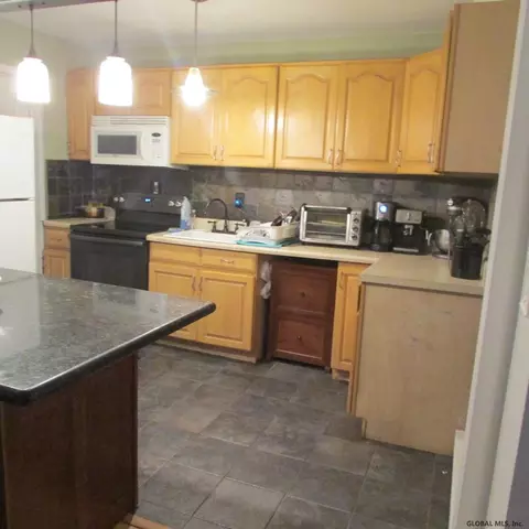 1012 Dresden Ct, Delmar, NY 12054 photo 6