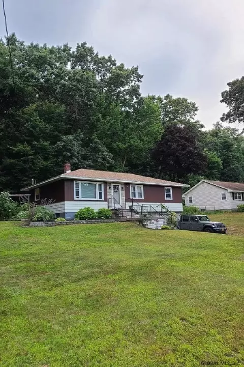 8 Denison Rd, Schenectady, NY 12309 photo 1