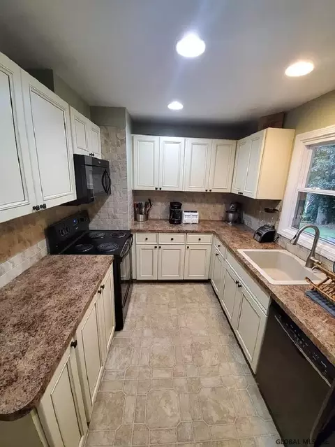 8 Denison Rd, Schenectady, NY 12309 photo 24