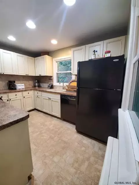 8 Denison Rd, Schenectady, NY 12309 photo 20