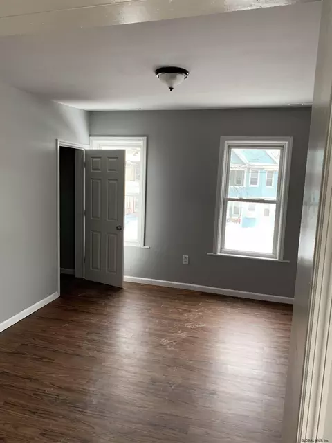 41 Mcclellan St, Schenectady, NY 12304 photo 13