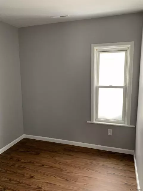 41 Mcclellan St, Schenectady, NY 12304 photo 11