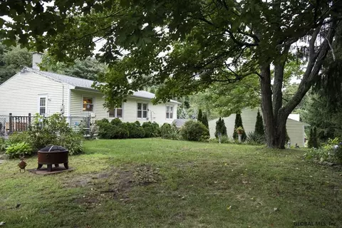 20 Lakeside Dr, Castleton, NY 12033 photo 2