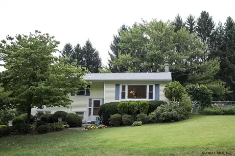 20 Lakeside Dr, Castleton, NY 12033 photo 1