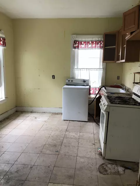 13 Chestnut St, Schenectady, NY 12307 photo 13