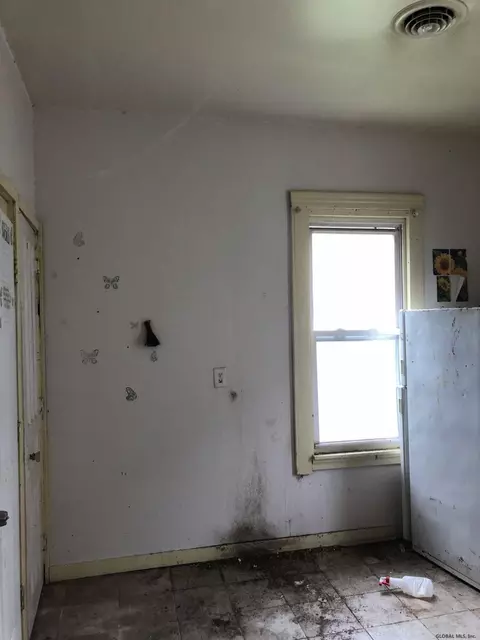 13 Chestnut St, Schenectady, NY 12307 photo 27