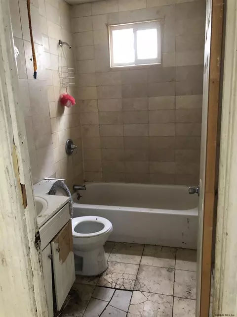 13 Chestnut St, Schenectady, NY 12307 photo 10
