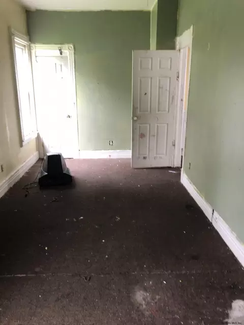 13 Chestnut St, Schenectady, NY 12307 photo 7