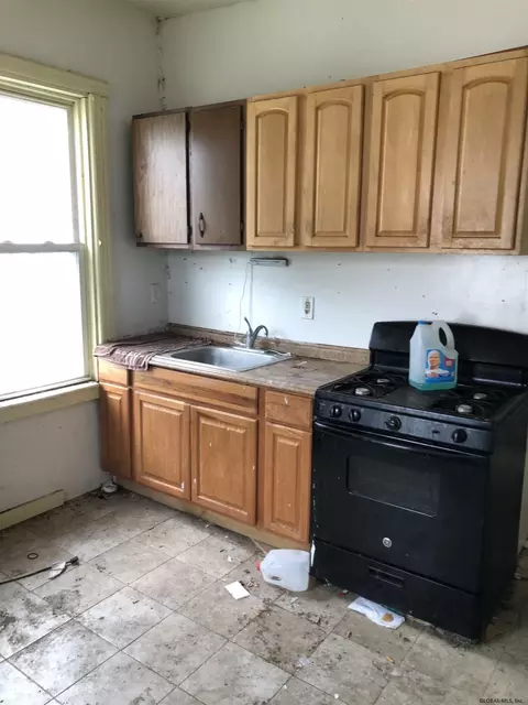 13 Chestnut St, Schenectady, NY 12307 photo 29
