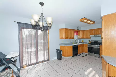 2230 Greenpoint Ave, Schenectady, NY 12303 photo 9
