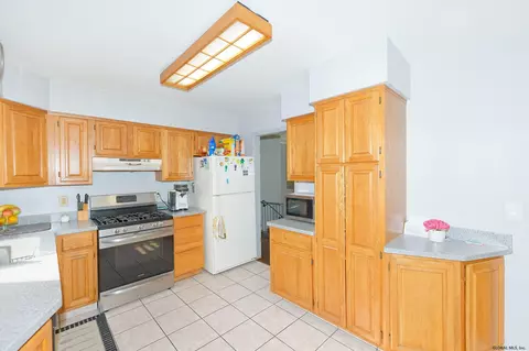 2230 Greenpoint Ave, Schenectady, NY 12303 photo 10