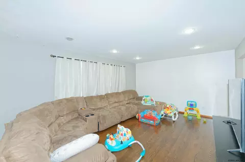 2230 Greenpoint Ave, Schenectady, NY 12303 photo 5