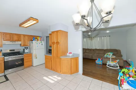 2230 Greenpoint Ave, Schenectady, NY 12303 photo 8