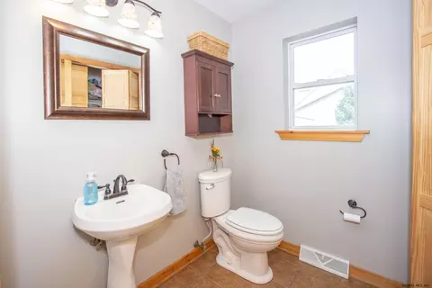 122 Trinity Pl, Selkirk, NY 12158 photo 16