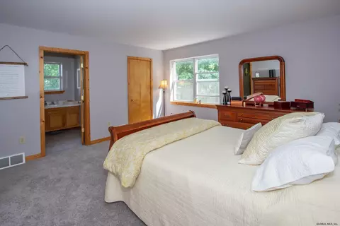 122 Trinity Pl, Selkirk, NY 12158 photo 41
