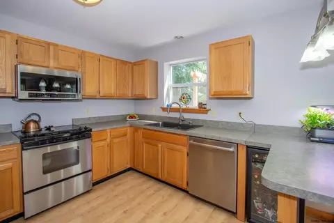 122 Trinity Pl, Selkirk, NY 12158 photo 21