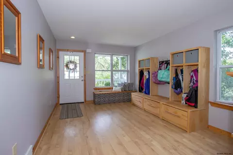 122 Trinity Pl, Selkirk, NY 12158 photo 9